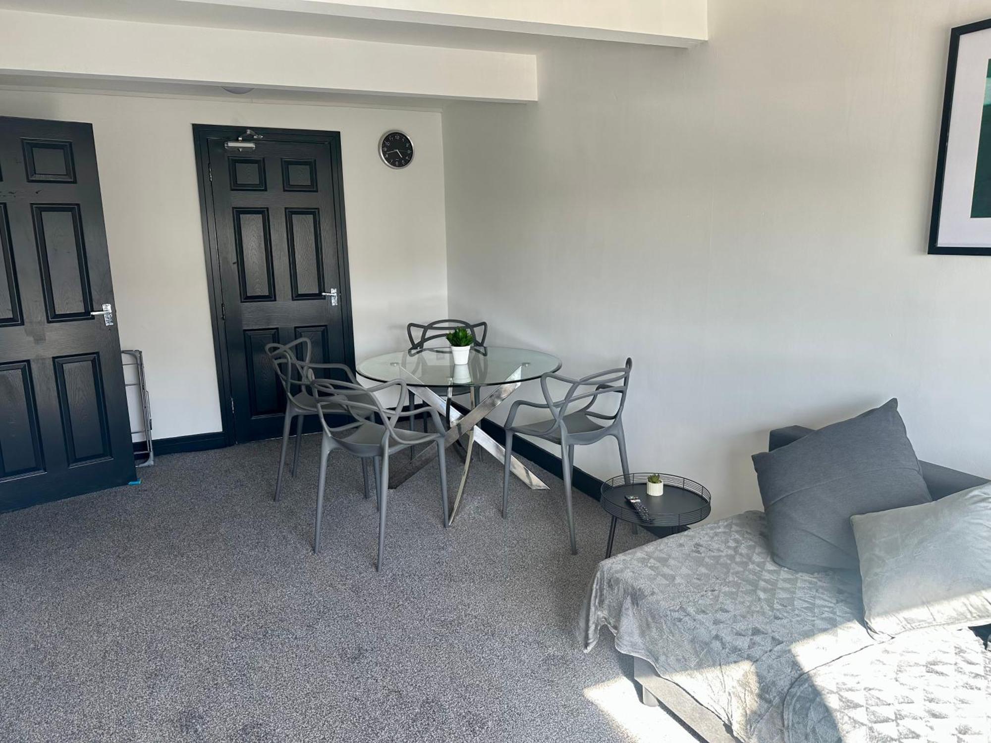 Tower By Service Aparttments 公寓